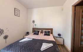 Victus Cozy Apartment With Underground Parking By Noclegi Renters